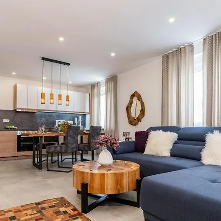 Appartement 3br, 1ba W Walk-in Closet, Ac, Near Rab *