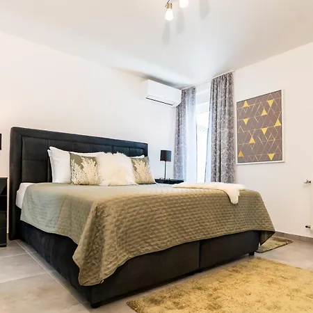 3br, 1ba W Walk-in Closet, Ac, Near Rab Appartement Ramstein-Miesenbach