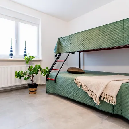 Appartement 3br, 1ba W Walk-in Closet, Ac, Near Rab