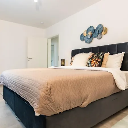 3br, 1ba W Walk-in Closet, Ac, Near Rab Appartement *