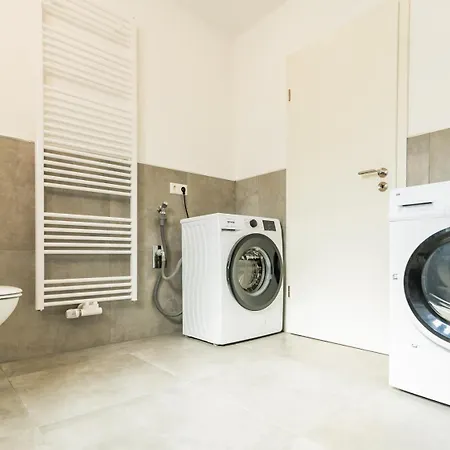 3br, 1ba W Walk-in Closet, Ac, Near Rab *