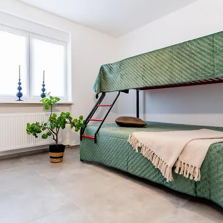 3br, 1ba W Walk-in Closet, Ac, Near Rab *