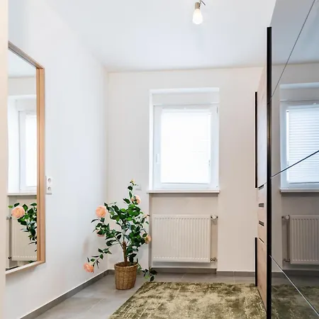 3br, 1ba W Walk-in Closet, Ac, Near Rab