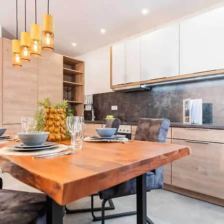 3br, 1ba W Walk-in Closet, Ac, Near Rab Appartement *