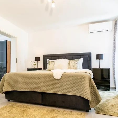 3br, 1ba W Walk-in Closet, Ac, Near Rab Appartement Ramstein-Miesenbach