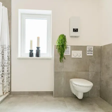 Apartamento 3br, 1ba W Walk-in Closet, Ac, Near Rab Ramstein-Miesenbach