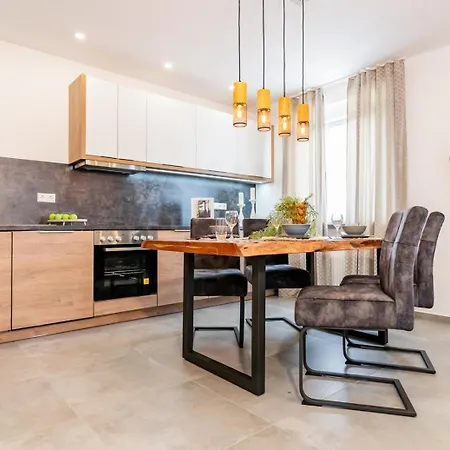 3br, 1ba W Walk-in Closet, Ac, Near Rab Appartement