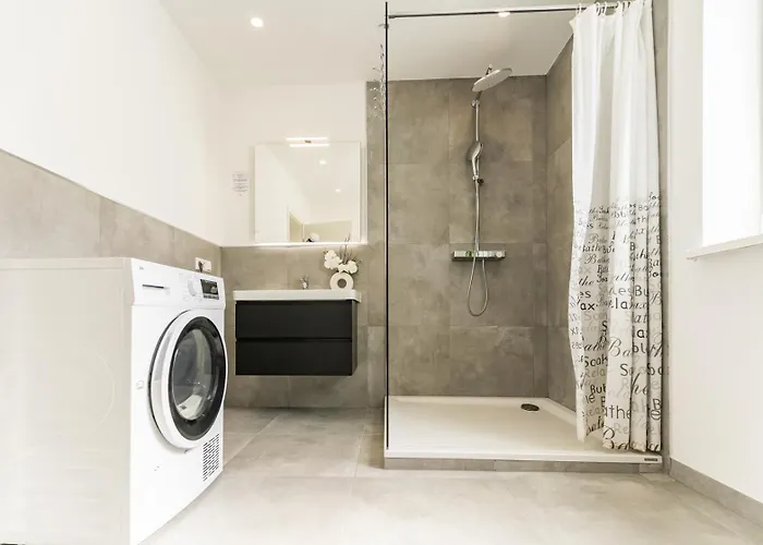 3br, 1ba W Walk-in Closet, Ac, Near Rab