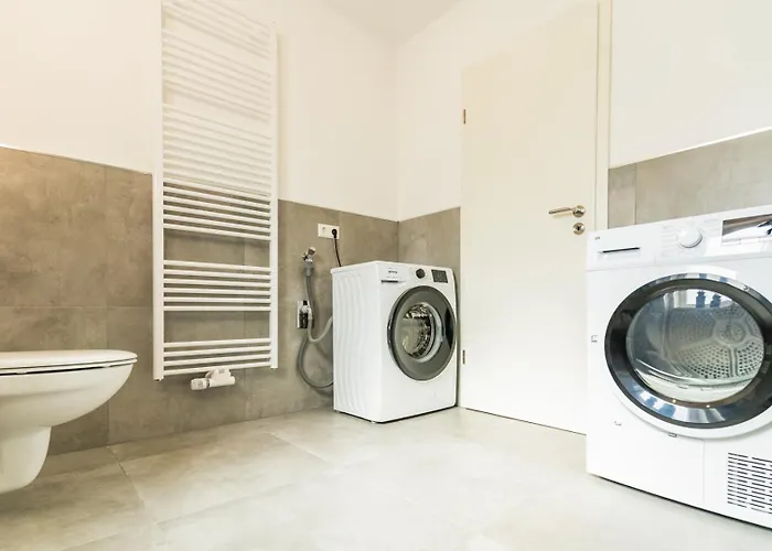 3br, 1ba W Walk-in Closet, Ac, Near Rab *