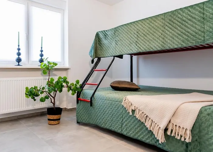 3br, 1ba W Walk-in Closet, Ac, Near Rab *