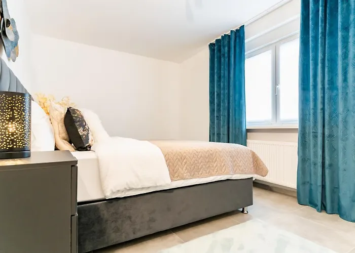 3br, 1ba W Walk-in Closet, Ac, Near Rab *