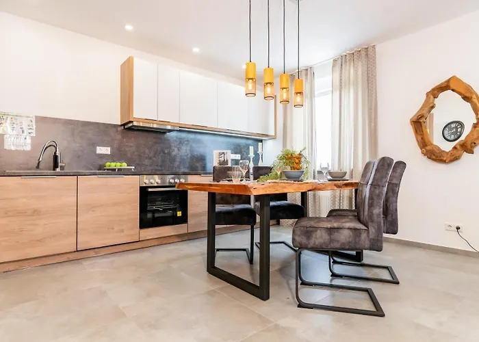 3br, 1ba W Walk-in Closet, Ac, Near Rab Apartamento